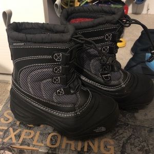 Little boys size 11 north face snow boots